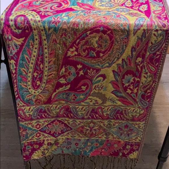 Scarves custom designed - Picture 6 of 11